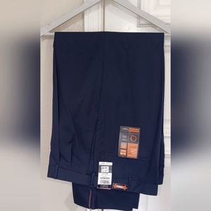 New w/tags HAGGAR men's navy comfort luxe dress pants. 40W x 32L